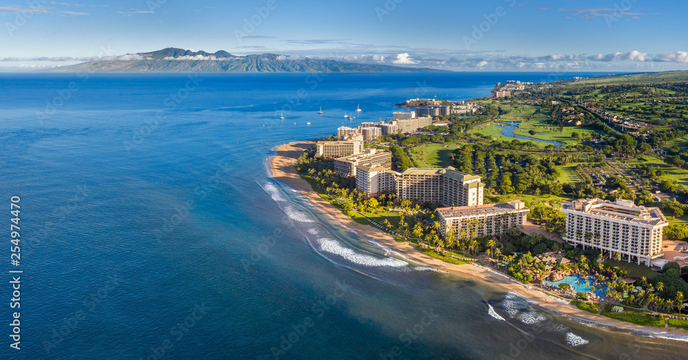 Fototapeta premium Maui resorts with ocean