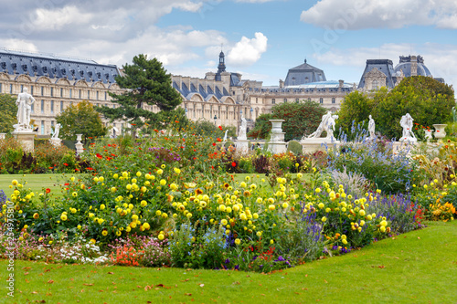 Paris. Tuileries Garden. photo