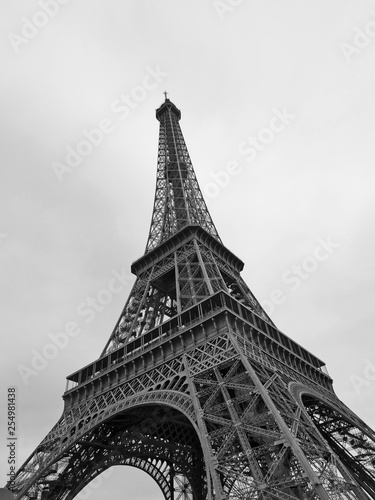 la torre eiffel a parigi, in francia