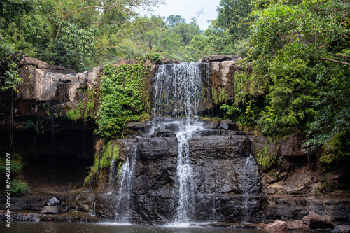 Einsamer Wasserfall