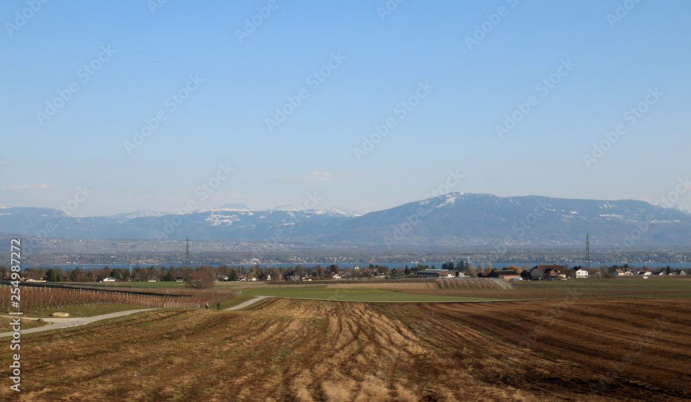 Vue du Lac Léman et des Alpes depuis La Côte Vue du Lac Léman et des Alpes depuis La Côte