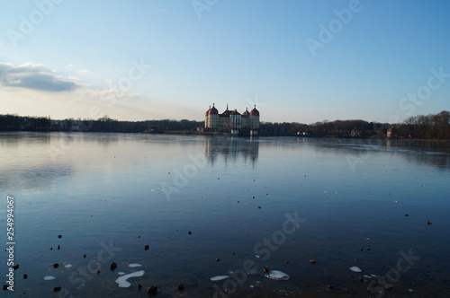 Fototapeta Naklejka Na Ścianę i Meble -  Schloss Moritzburg im Winter