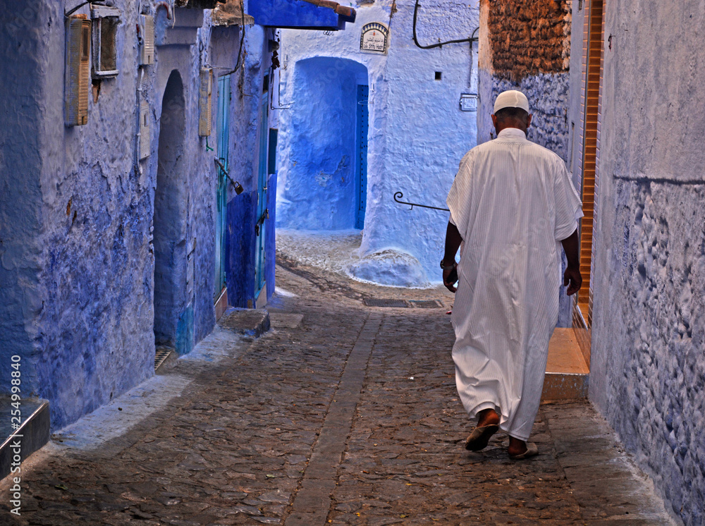 mujer y hombre mayor con chilaba su gente Marruecos 186