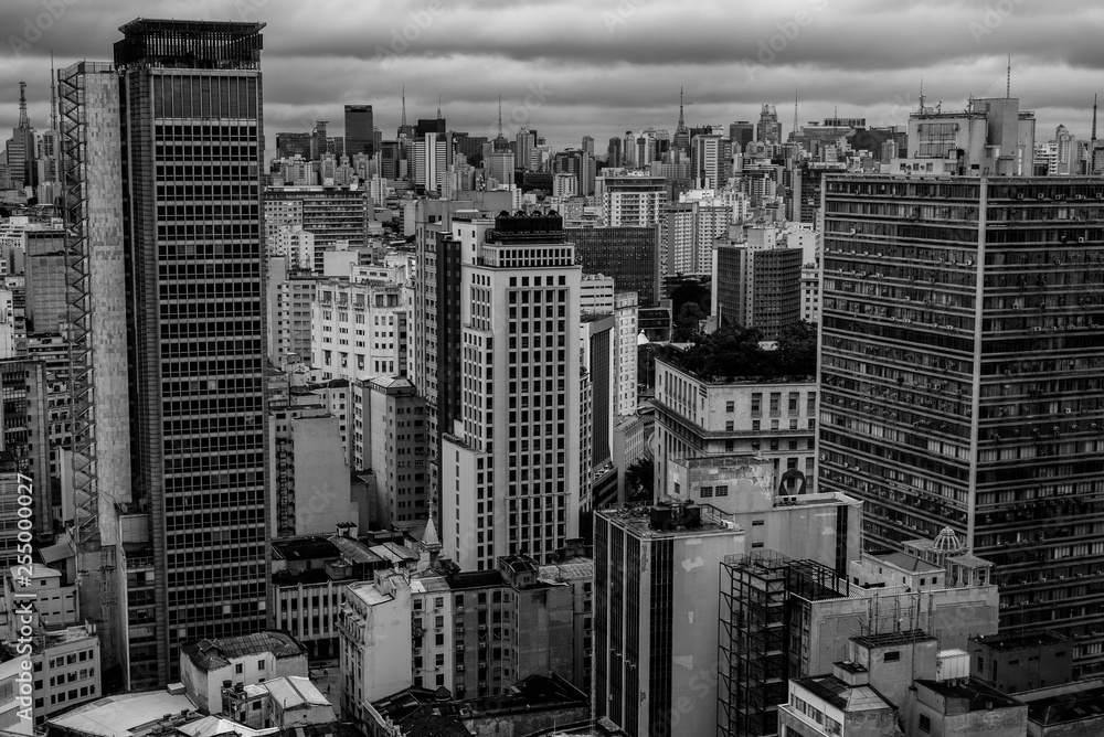 Cidade de São Paulo vista de cima preto e branco 2