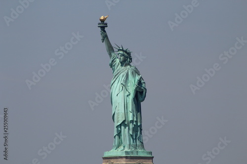 Liberty Monument  Hudson River  New York  Estatua de la Libertad sobre el rio Hudson en New York