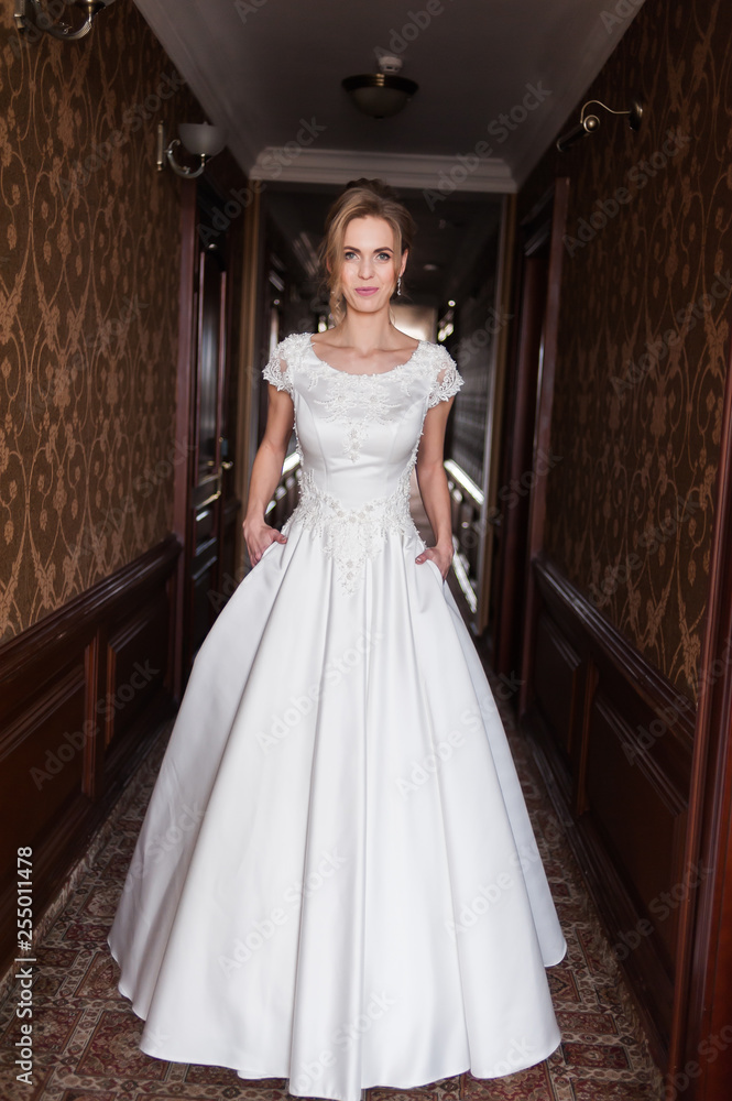 Bride in the brown hall Bride in the brown hall