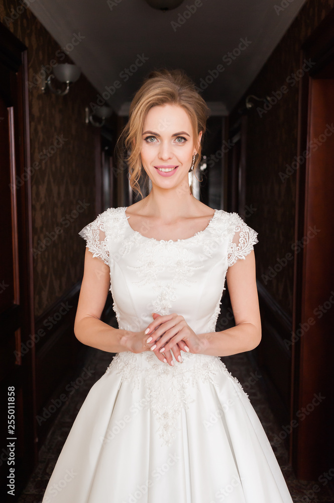 Bride in the brown hall Bride in the brown hall