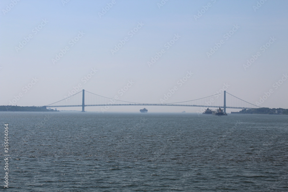 Puente Verrazano-Narrows visto desde el Rio Hudson Puente Verrazano-Narrows visto desde el Rio Hudson