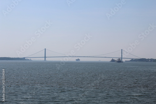 Puente Verrazano-Narrows visto desde el Rio Hudson