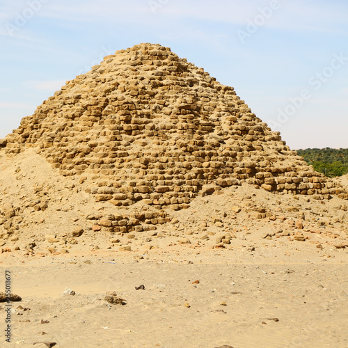  the   antique pyramids of the black pharaohs