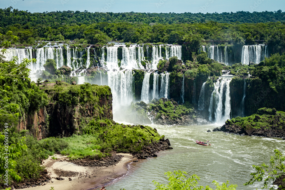 Fototapeta Niesamowite wodospady Iguazu w Brazylii