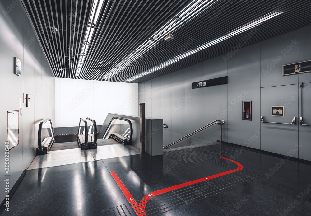 Φωτογραφία Contemporary escalator and staircase indoors of a shopping mall or an airport te
