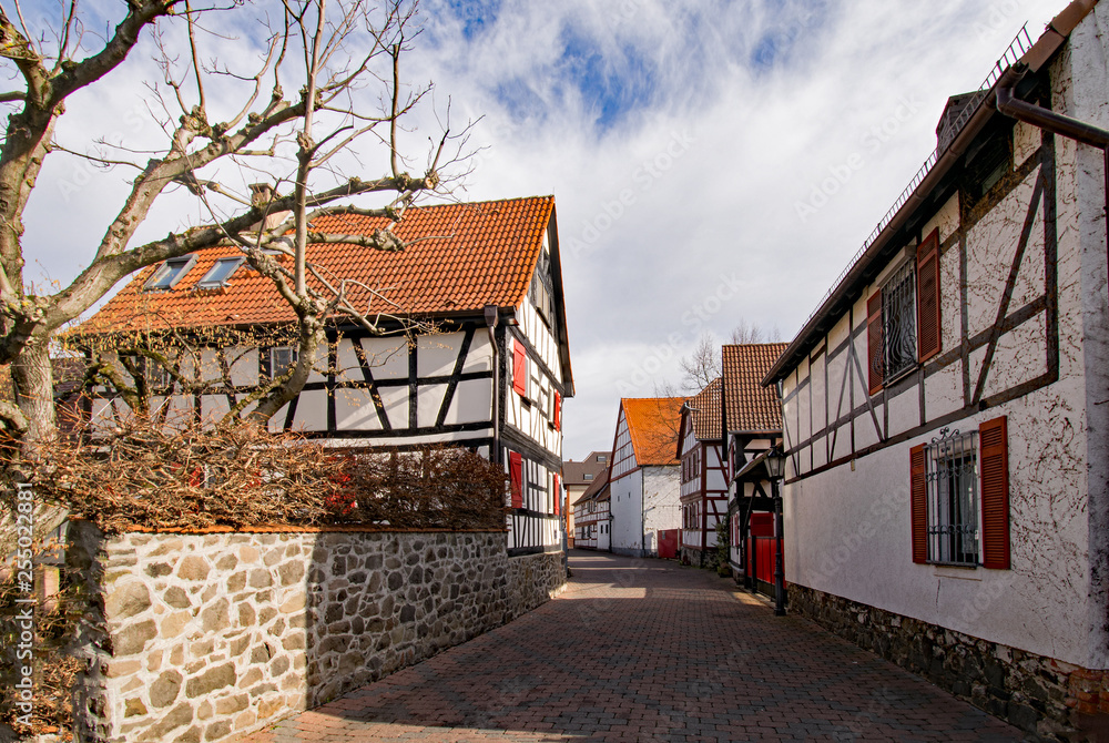 Fachwerkhäuser in der Altstadt von Bruchköbel im Main-Kinzig-Kreis in Hessen, Deutschland 