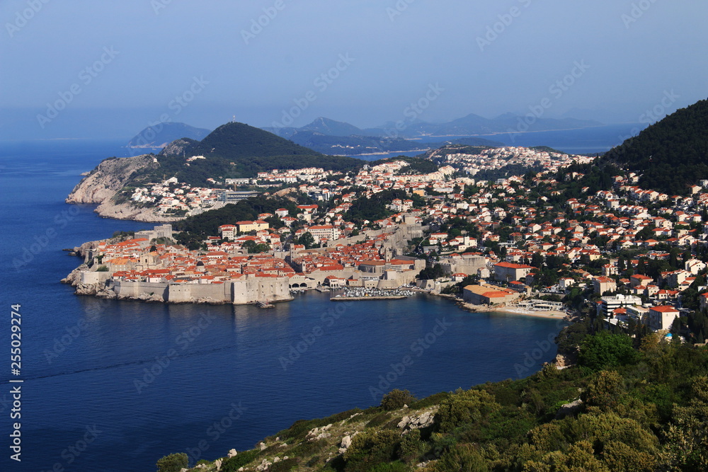 クロアチア　アドリア海の真珠　ドブロヴニク遠景