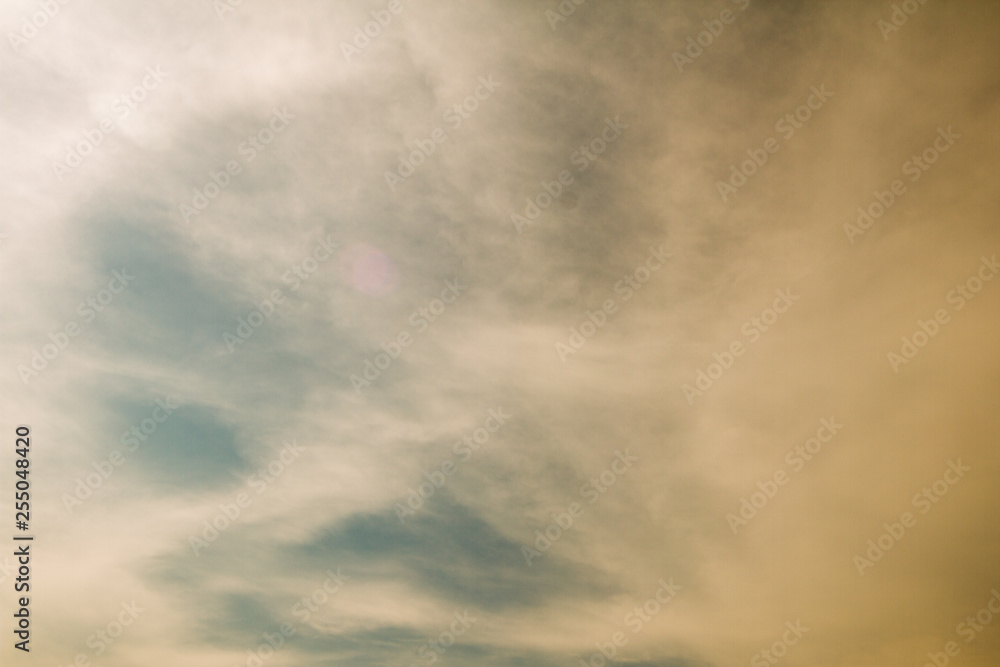 Obraz premium blue sky background with tiny clouds