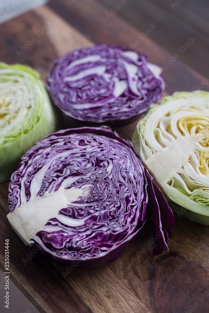 Obraz premium Purple and green cabbage