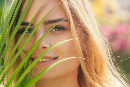 Фотография close up portrait face blond woman thick eyebrows like Cara Delevingne with palm