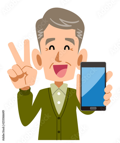 スマートフォンを手に持ちピースサインを示すシニアの男性