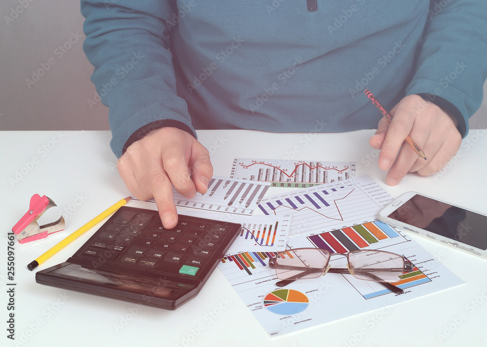 Obraz premium Businessperson working in office