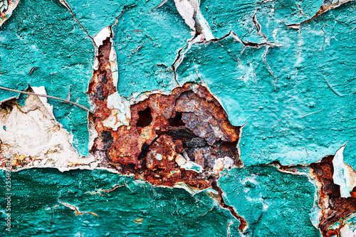 Valokuva Background metal corrosion and cracking, scattering, corrosive, rusty pieces, green paint rusting closeup