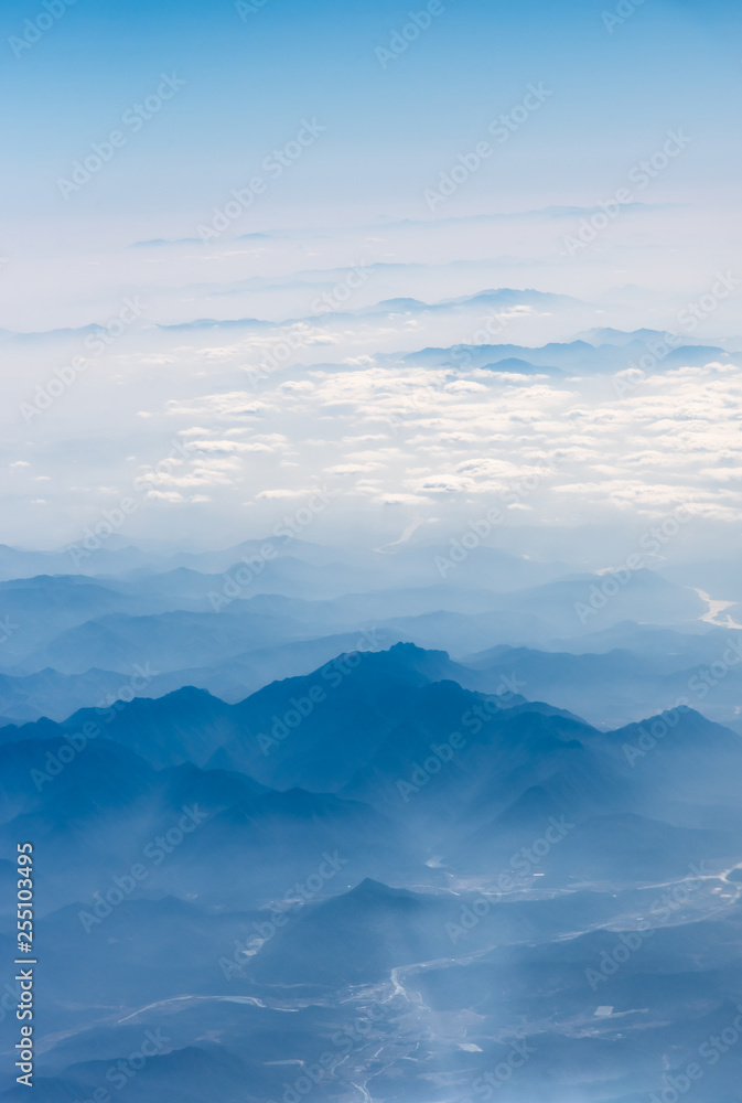 The mountains and the sea of clouds height the sky