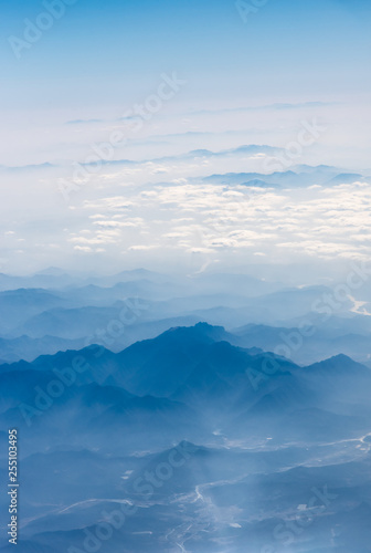 The mountains and the sea of clouds height the sky