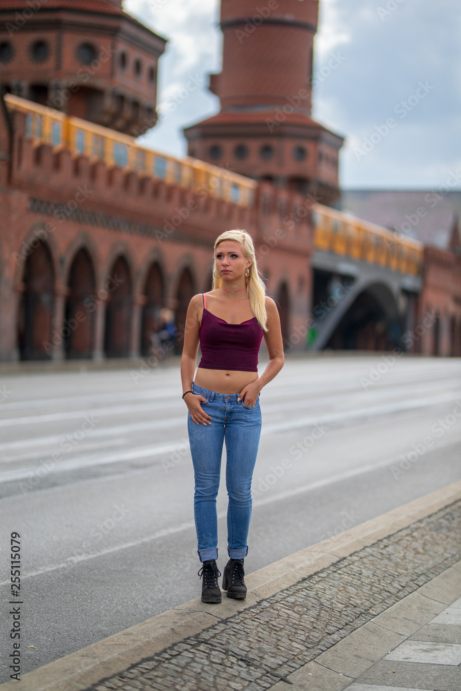 Obraz premium Gabi Gold calling berlin 
