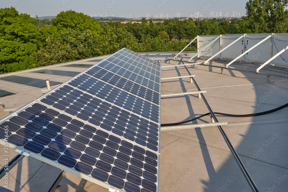 custom made wallpaper toronto digitalSonnenkollektor auf einem Dach im Hintergrund befindet sich eine Windkraftanlage