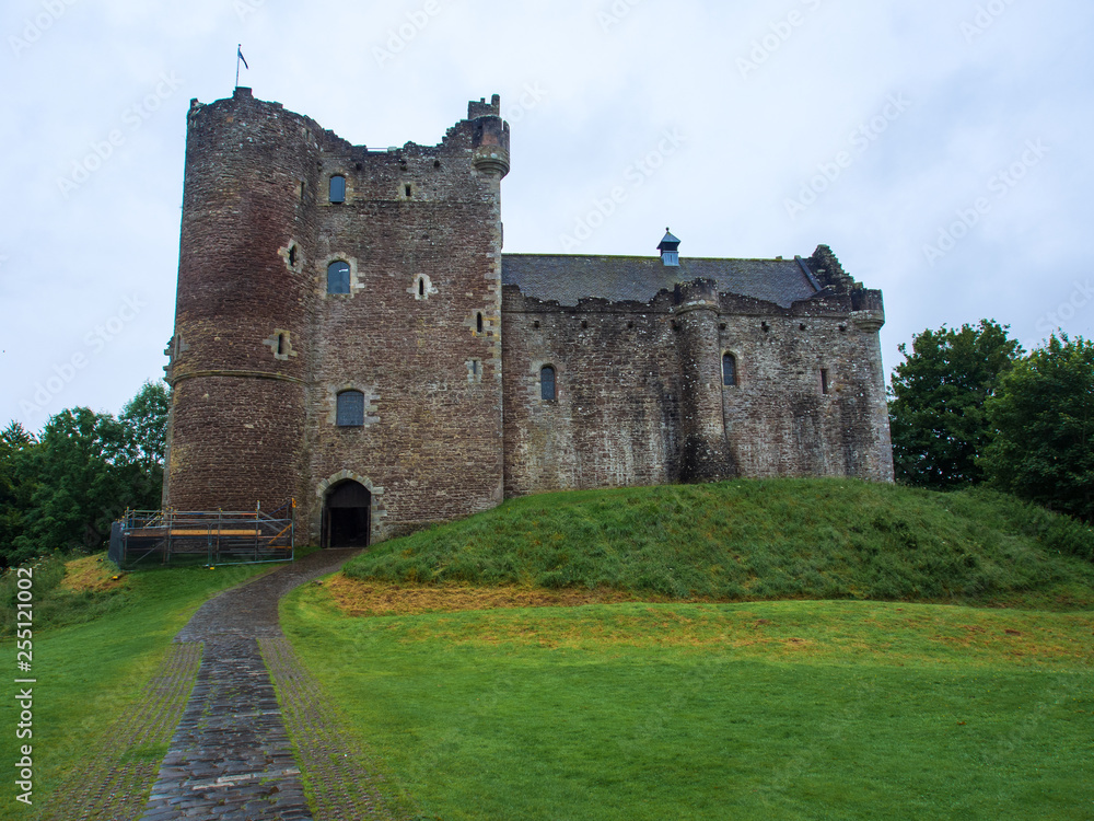 Ruine des Doune Castle in den schottischen Highlands Ruine des Doune Castle in den schottischen Highlands