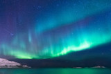 Panorama bunte Nordlichter im Norden, Norwegen 