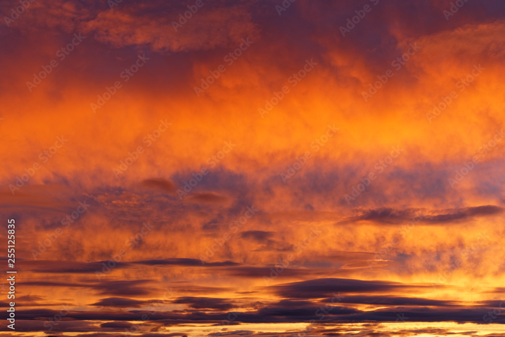 Himmel glüht beim Sonnenuntergang, Myvatn, Island