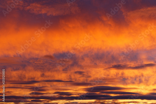 Himmel glüht beim Sonnenuntergang, Myvatn, Island