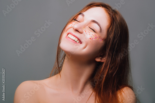 Schilderij op canvas Happy young woman