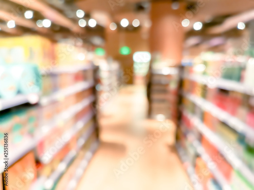 blur background with bokeh of Supermarket store