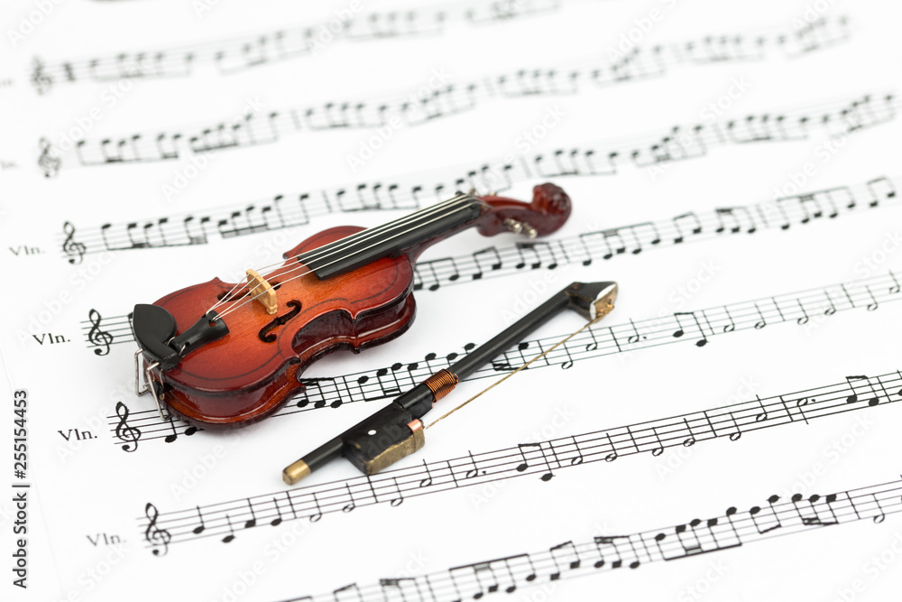 Fototapeta premium Violin on paper music notes with copy space