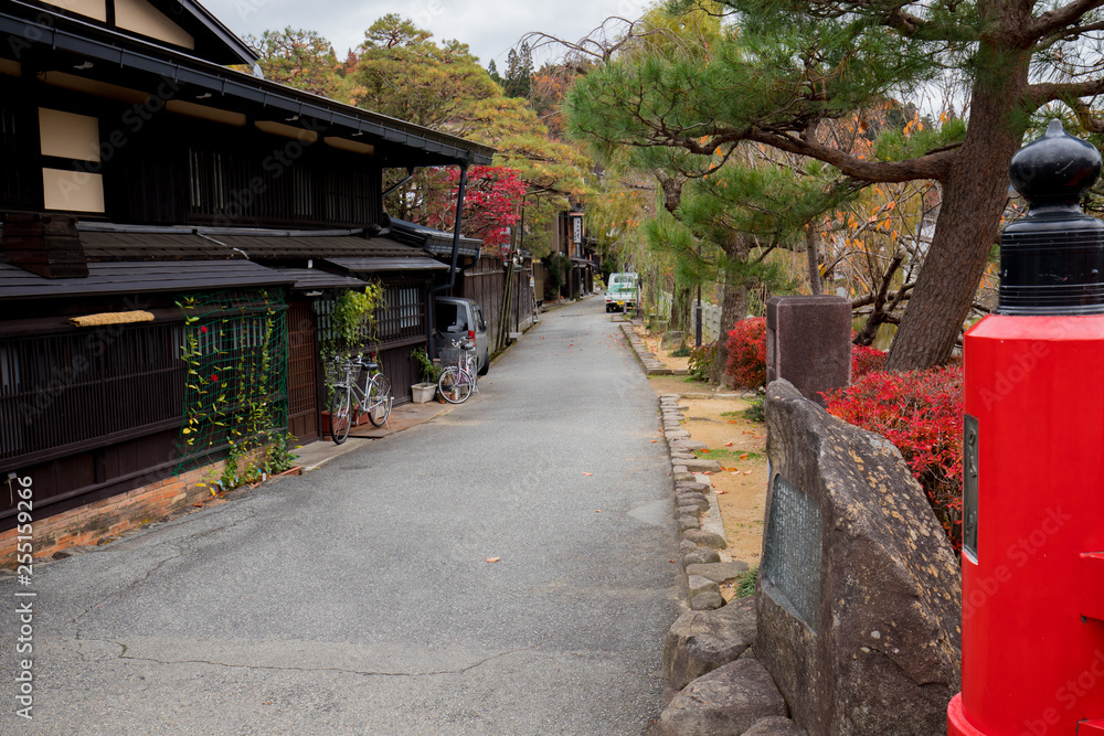 Obraz premium 観光地高山の古い町並み