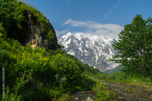 Trekking in the green nature of Georgia © Yann