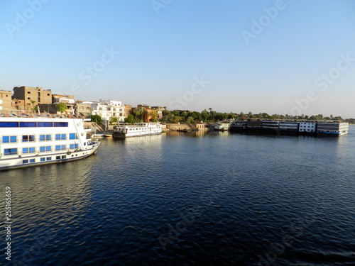 statki na rzece Nil  Egipt