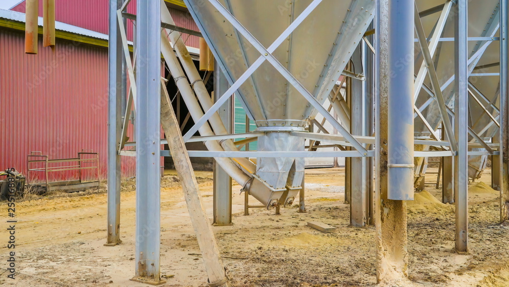 9417_The_bottom_part_of_the_silo.jpg 9417_The_bottom_part_of_the_silo.jpg