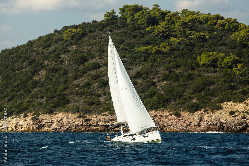 Obraz premium Greece sailing yacht boat at the Aegean Sea.