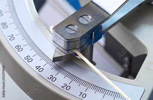 Wallpaper Mural Zugfestigkeitsprüfung eines Garnes Torontodigital.ca