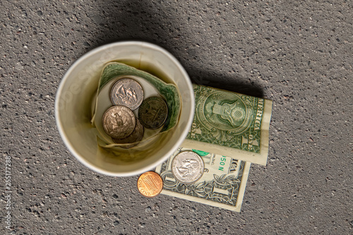 Φωτογραφία glass for begging alms