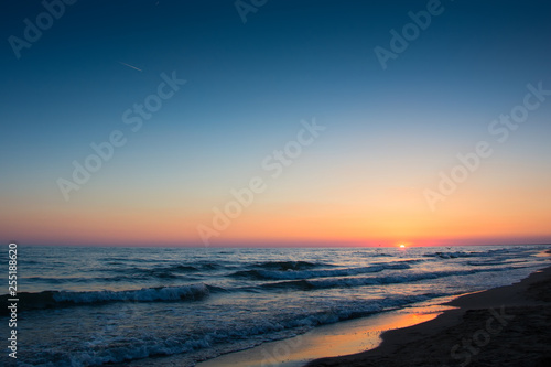 Seascape, waves and horizon