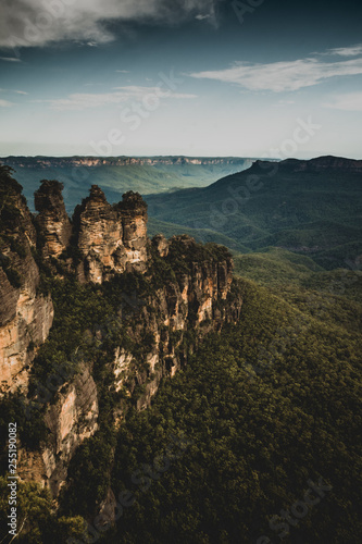 Felsformation 3 Sisters in den Blue Mountains Australien photo