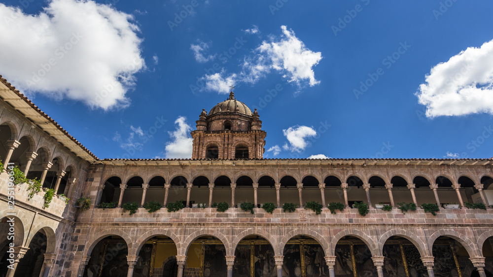 Obraz premium Two-storey gallery in a Catholic monastery