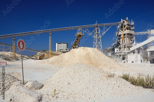 Fotografía Huge quarry zone in Northern Israel.