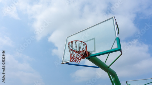 basketball hoop on background of blue sky © 锦秀 曹