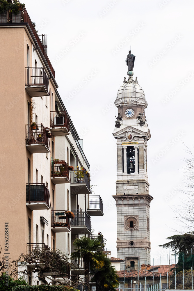 Obraz premium urban houses and bell tower of Basilica in Bergamo