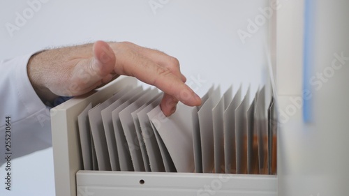 Doctor Searching and Selecting in a Drawer Medical Documents