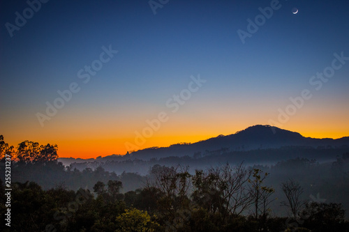 Fototapeta Naklejka Na Ścianę i Meble -  sunset in mountains